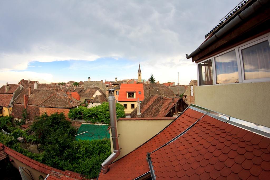 Pensiunea Cocosul Rosu Sibiu Kamer foto