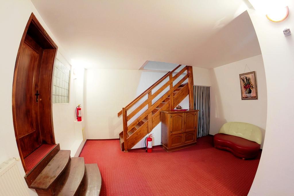 Pensiunea Cocosul Rosu Sibiu Kamer foto